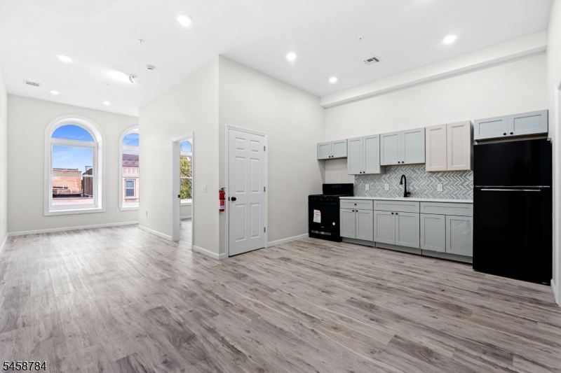 90 Broadway 4 Property Photo 2
