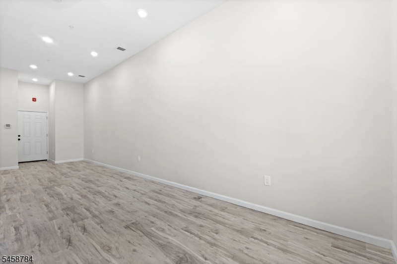 90 Broadway 4 Property Photo 5