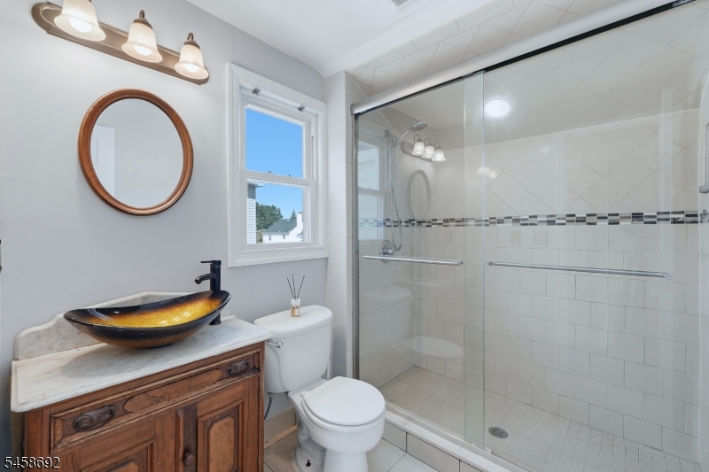 635 Robinson Ter Property Photo 14