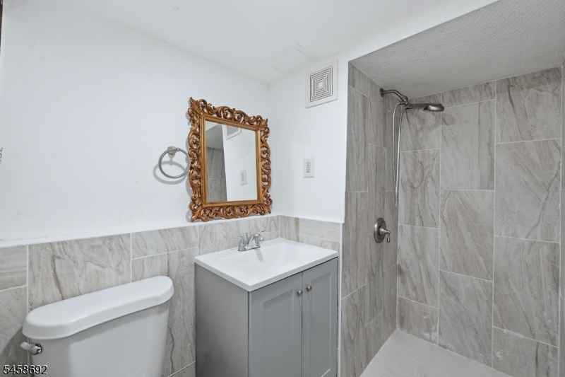 635 Robinson Ter Property Photo 21