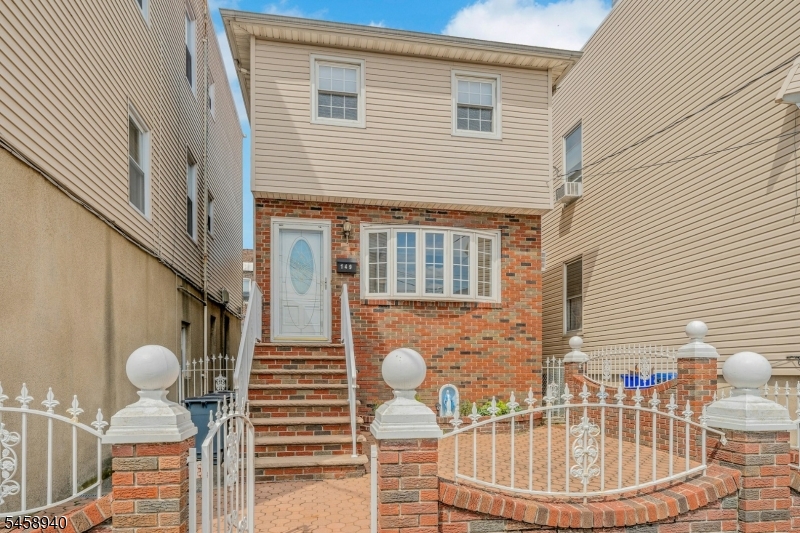 149 Chestnut St Property Photo 1
