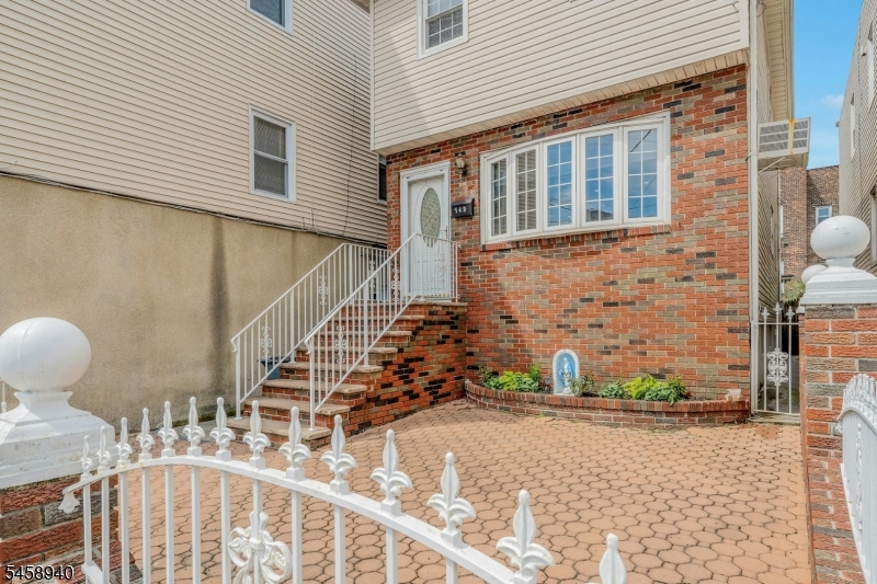 149 Chestnut St Property Photo 2