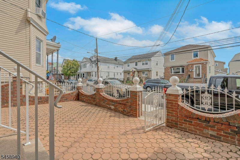 149 Chestnut St Property Photo 3