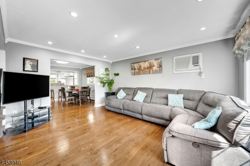 149 Chestnut St Property Photo 4