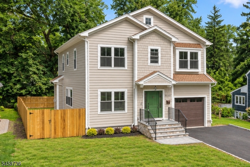 14 Holmes Oval Property Photo 1