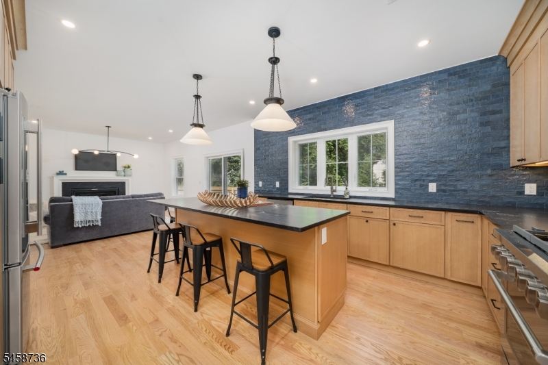 14 Holmes Oval Property Photo 2