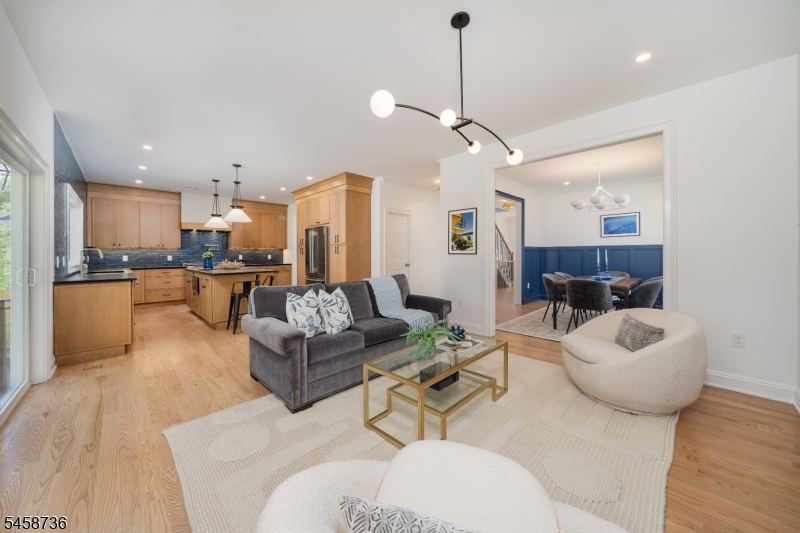 14 Holmes Oval Property Photo 3