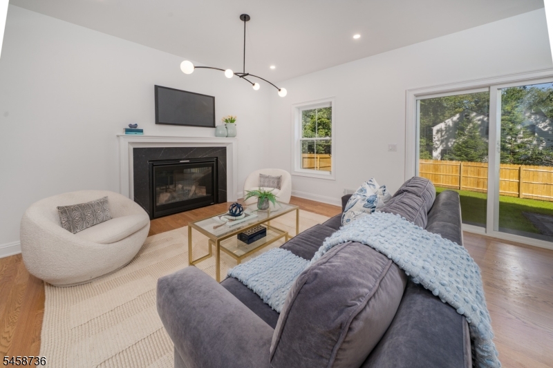 14 Holmes Oval Property Photo 12