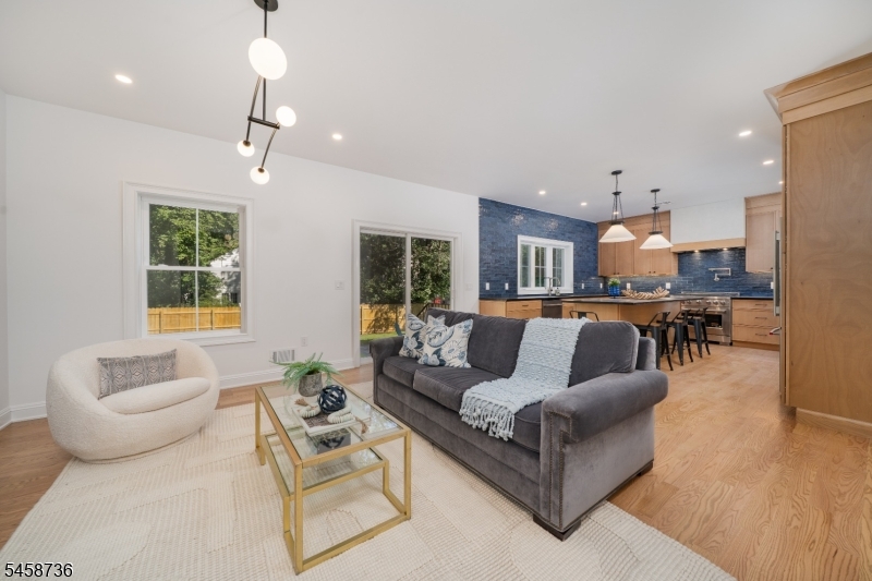14 Holmes Oval Property Photo 14