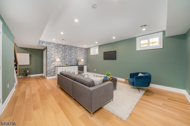 14 Holmes Oval Property Photo 22
