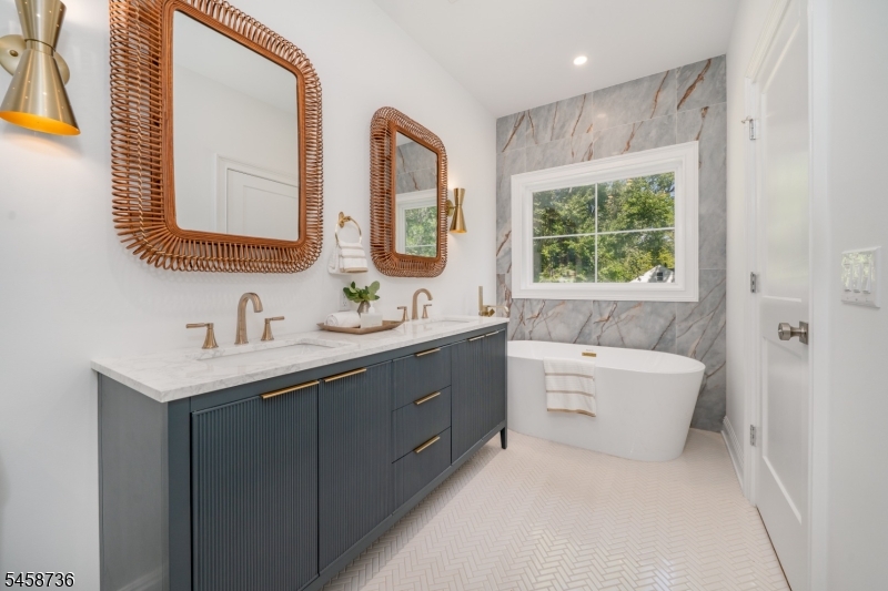 14 Holmes Oval Property Photo 28