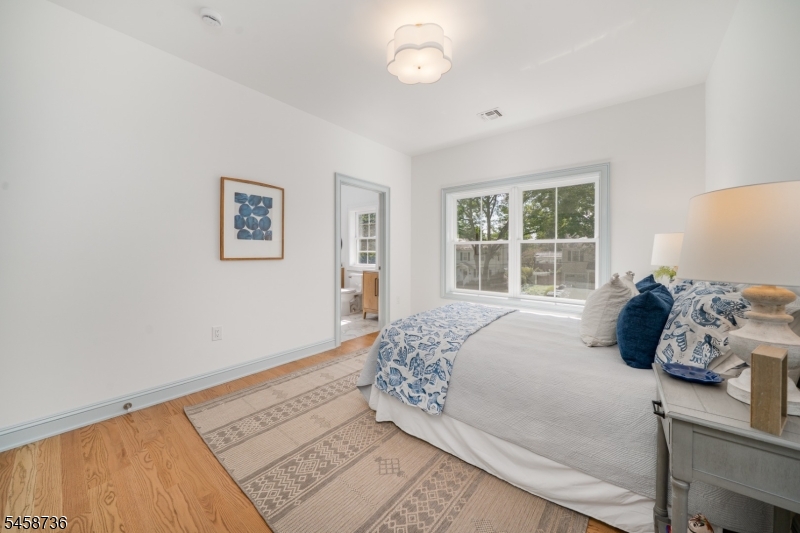 14 Holmes Oval Property Photo 31