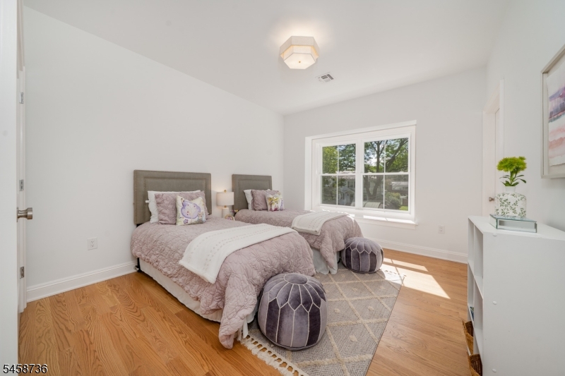 14 Holmes Oval Property Photo 34