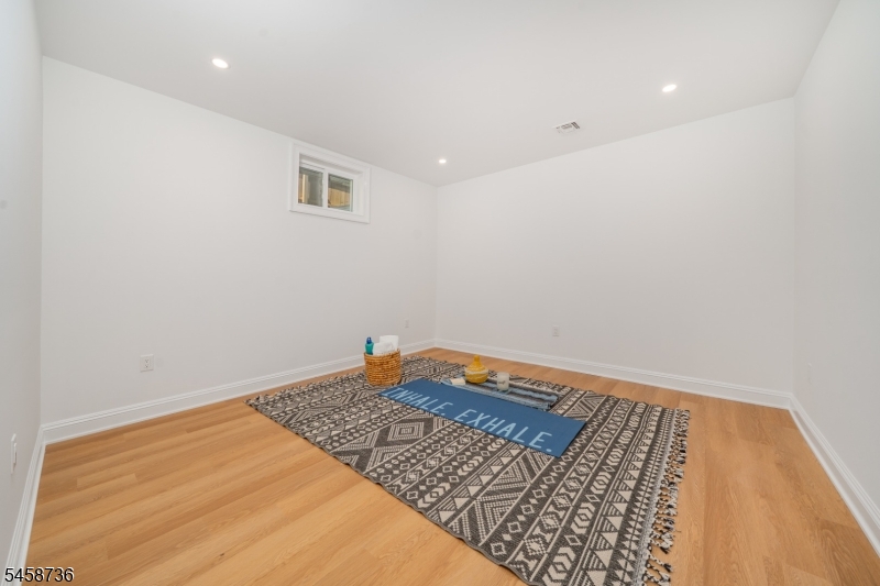 14 Holmes Oval Property Photo 43