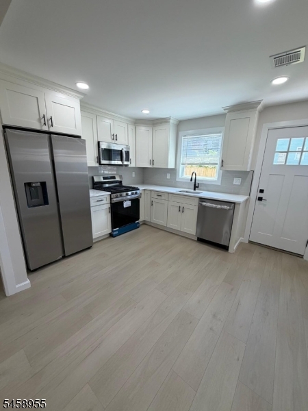 299 West Broadway Property Photo 6