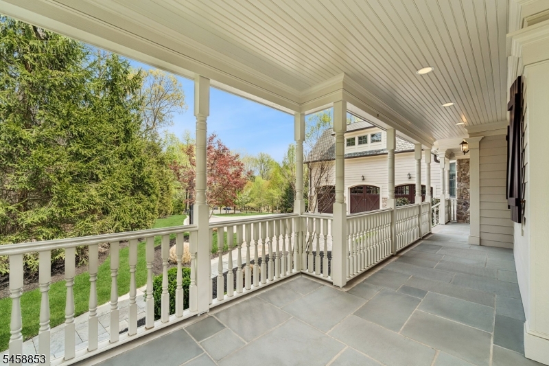 20 Pheasant Ln Property Photo 3