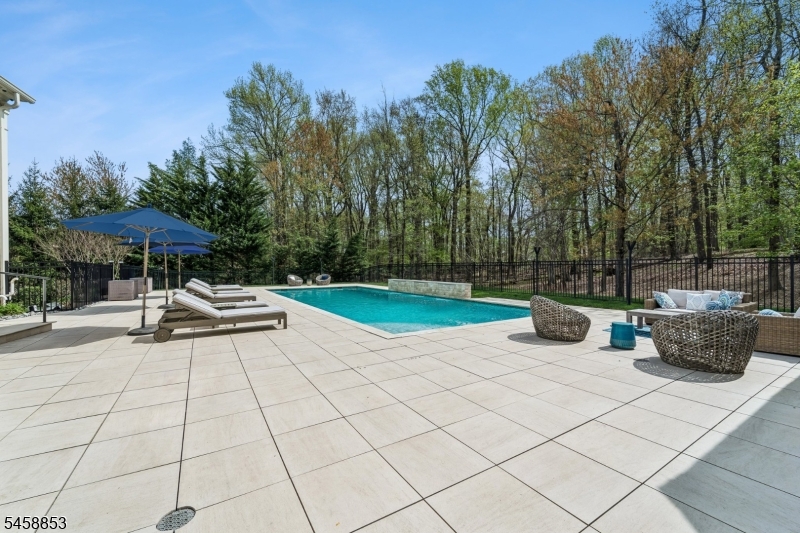 20 Pheasant Ln Property Photo 45