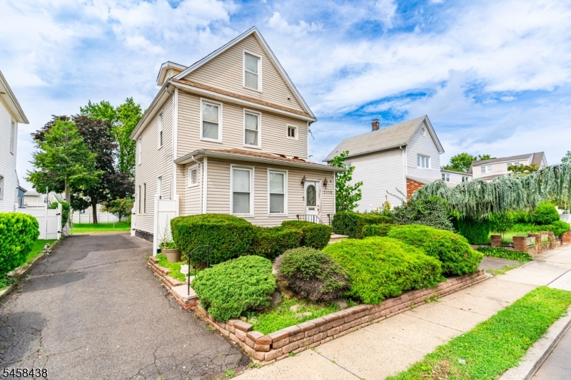 1118 Woodruff Ave Property Photo 1