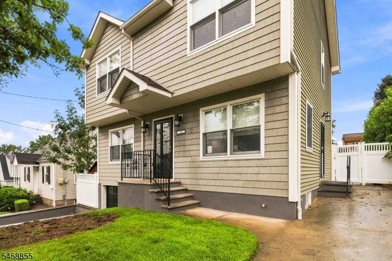 160 Arlington Blvd Property Photo 4