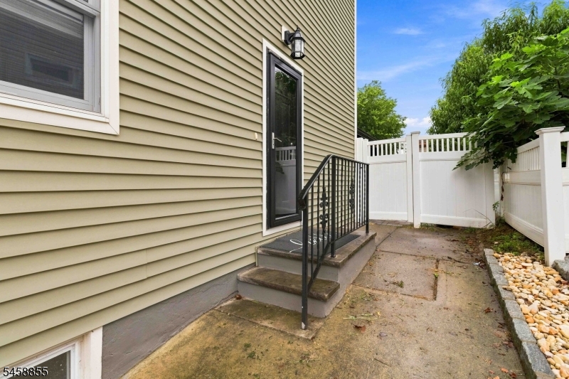 160 Arlington Blvd Property Photo 34