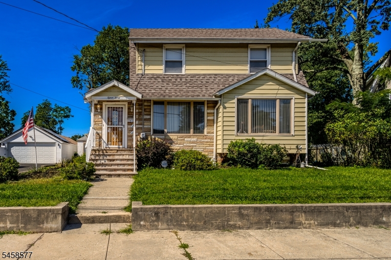 1530 Windrew Ave Property Photo 1