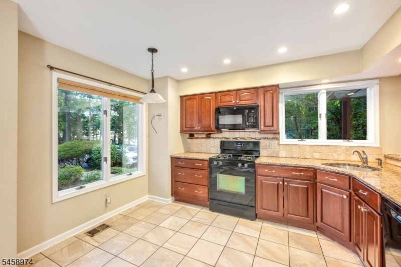 2 Ridgeview Ter Property Photo 8