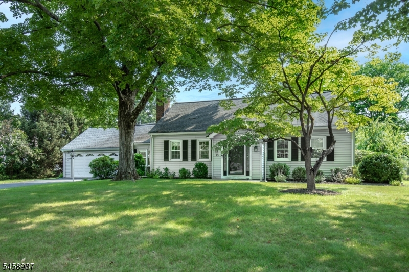 25 Fairview Dr E Property Photo 1