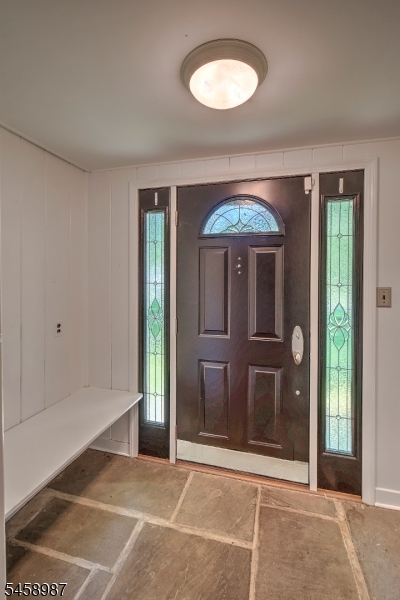 25 Fairview Dr E Property Photo 4