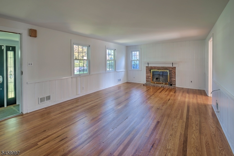 25 Fairview Dr E Property Photo 6