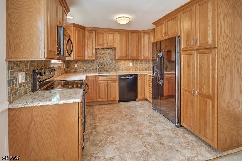 25 Fairview Dr E Property Photo 7