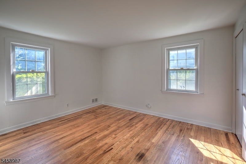 25 Fairview Dr E Property Photo 16