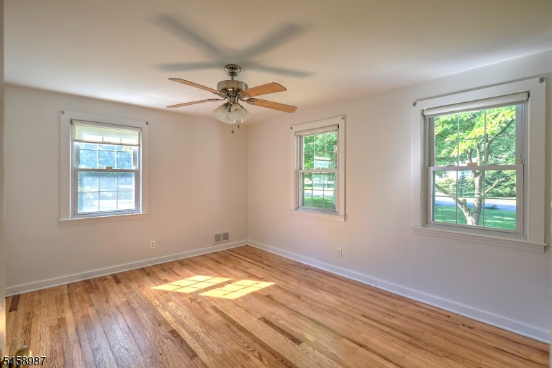 25 Fairview Dr E Property Photo 17