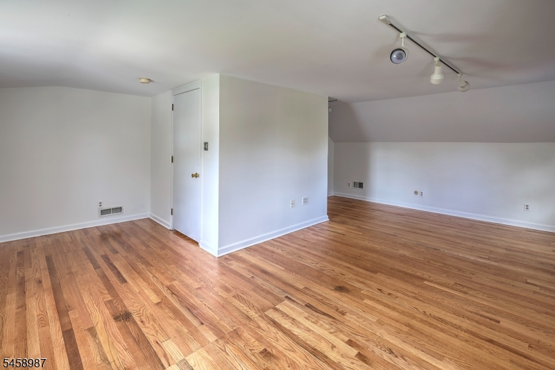 25 Fairview Dr E Property Photo 18