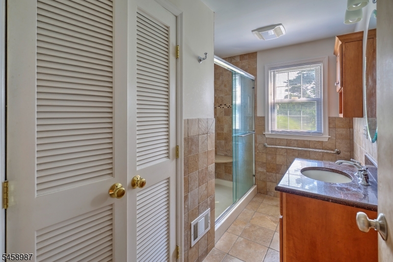 25 Fairview Dr E Property Photo 19