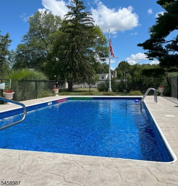 25 Fairview Dr E Property Photo 23