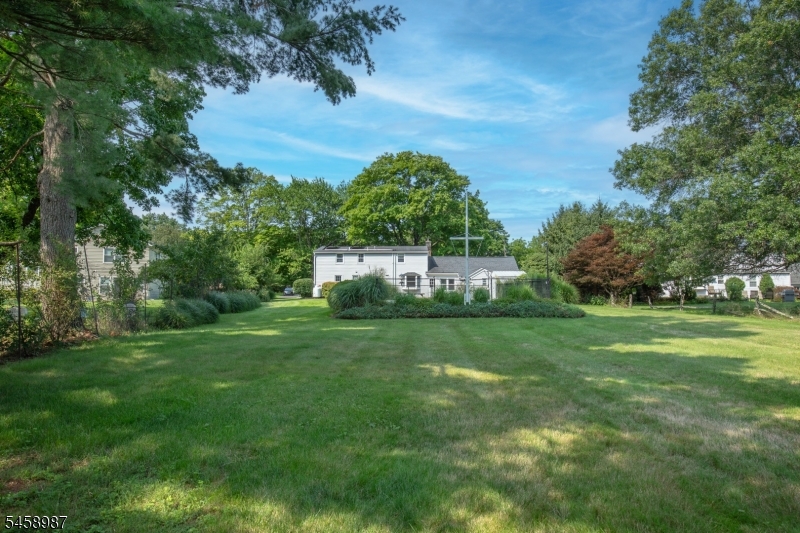 25 Fairview Dr E Property Photo 25