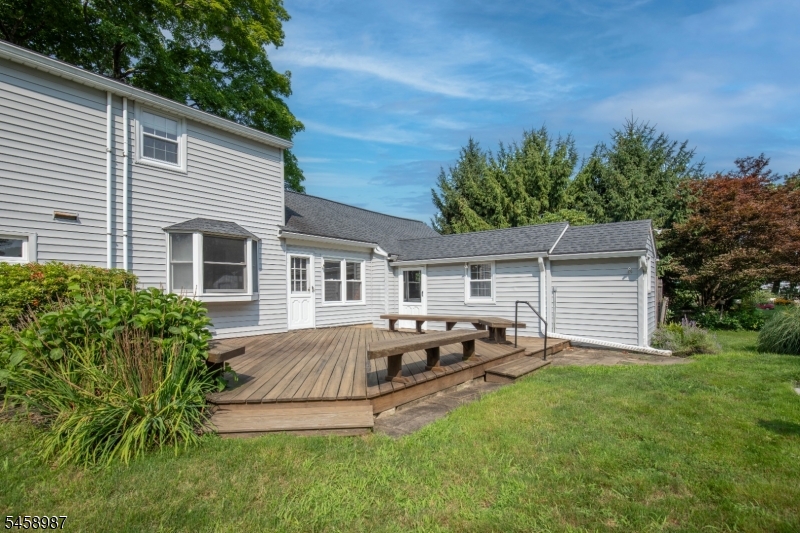 25 Fairview Dr E Property Photo 26