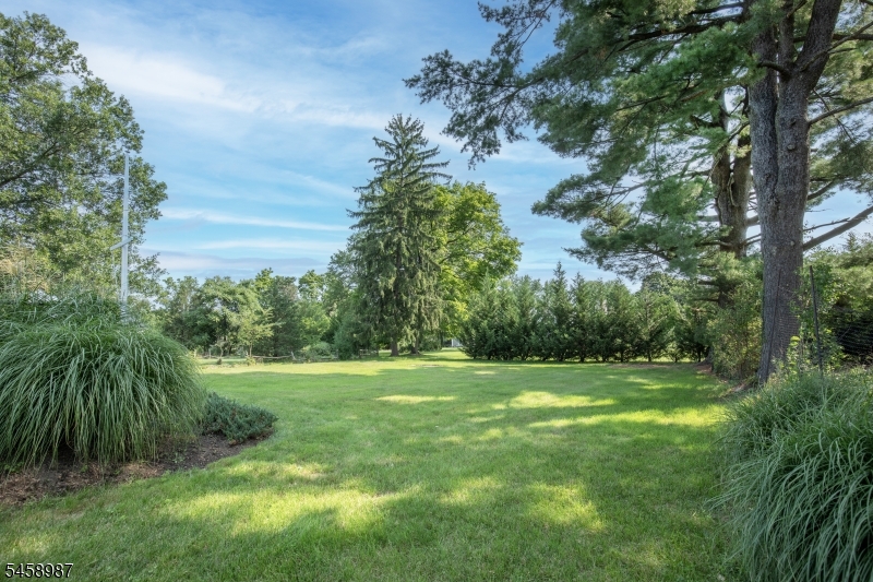 25 Fairview Dr E Property Photo 30