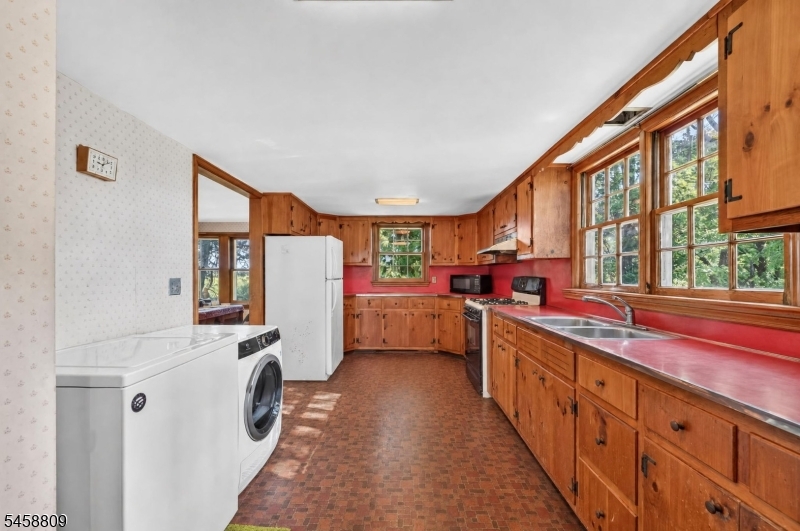 240 Willow Rd Property Photo 3