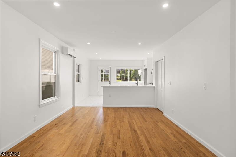 345 Forest St Property Photo 8