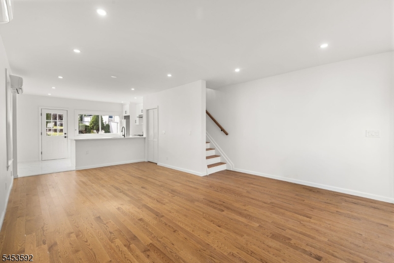 345 Forest St Property Photo 12