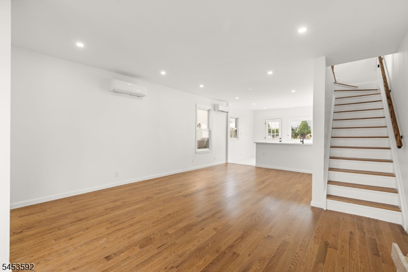 345 Forest St Property Photo 14