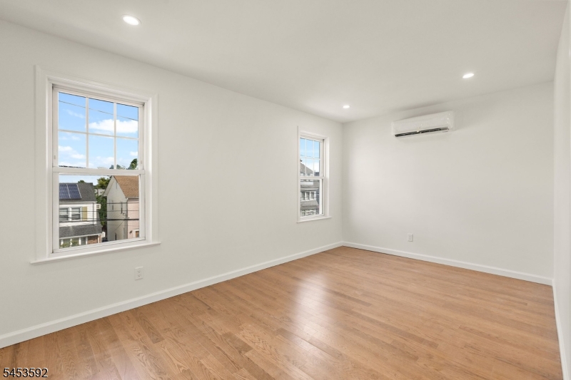 345 Forest St Property Photo 16