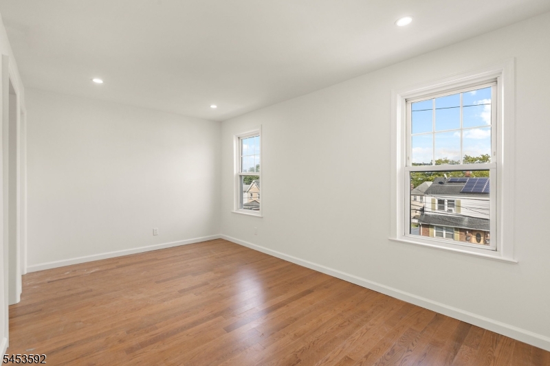 345 Forest St Property Photo 18