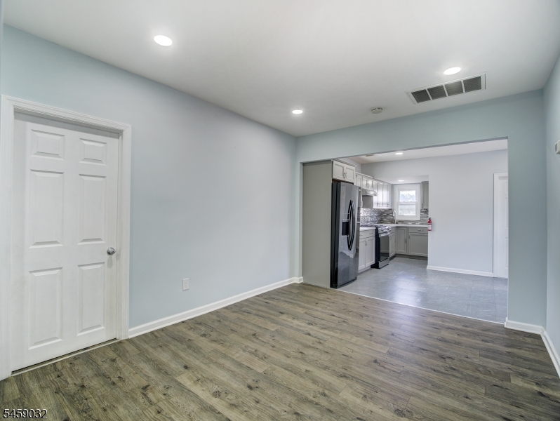 27 Honiss St 2 Property Photo 2