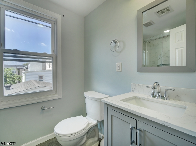 27 Honiss St 2 Property Photo 10