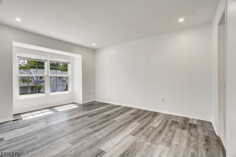 130 Winchester Way Property Photo 32