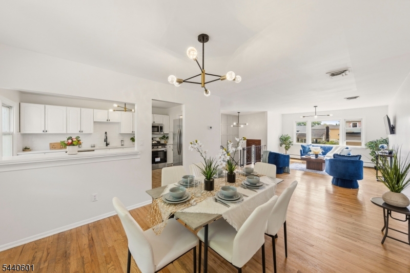 2037 Tampa Ter Property Photo 6