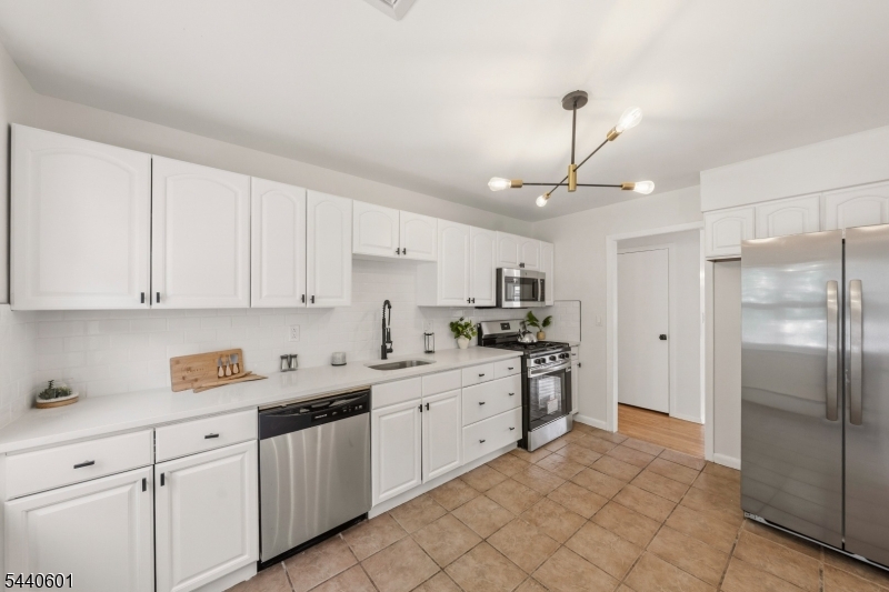 2037 Tampa Ter Property Photo 7