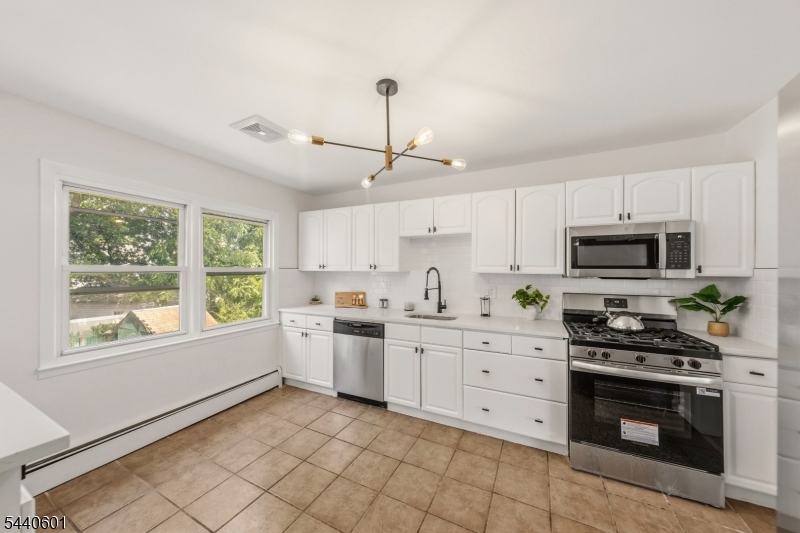2037 Tampa Ter Property Photo 8